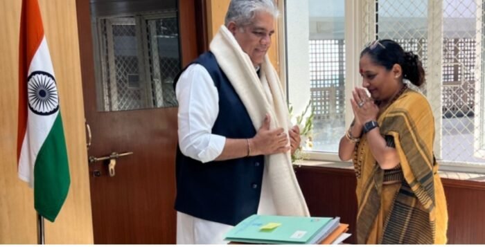 विधानसभा अध्यक्ष ऋतु खंडूड़ी भूषण ने बुधवार को नई दिल्ली में केंद्रीय पर्यावरण, वन एवं जलवायु परिवर्तन मंत्री भूपेंद्र यादव से की शिष्टाचार भेंट।प्रदेश के विकास में मांगा सहयोग