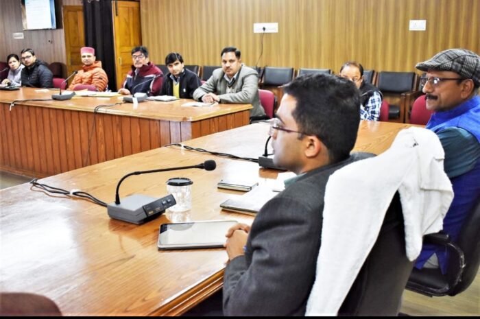  चमोली जनपद को शत प्रतिशत साक्षर जिला बनाने के लिए जिला प्रशासन द्वारा चलाया जायेगा  विशेष अभियान ।