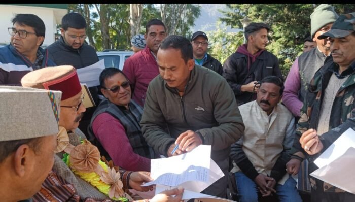  इराणी गांव की समस्यायों व‌ दुर्मी ताल के पुनर्निर्माण की मांग को पर्यटन मंत्री को ज्ञापन