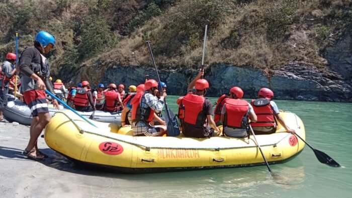  देवालीबगढ़ बनेगा  में राफ्टिंग का हब मुख्य विकास अधिकारी ने किया विधिवत उद्घाटन