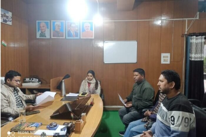  जिला पंचायत चमोली उपाध्यक्ष के खिलाफ अविश्वास प्रस्ताव का ज्ञापन