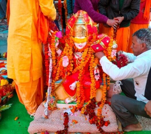  नौ गांव बंड की महिलाओ द्वारा बंड क्षेत्र की नंदा देवी मंदिर के जीर्णोद्धार के पश्चात नवनिर्मित मंदिर में मूर्ति स्थापना प्राण प्रतिष्ठा