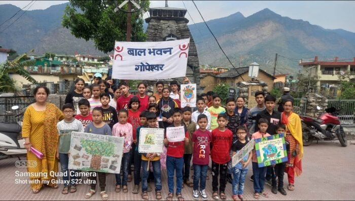  बाल भवन गोपेश्वर के बच्चों ने रैली निकल दिया पर्यावरण बचाने का संदेश