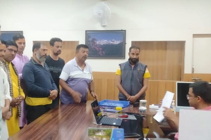  गोपीनाथ मंदिर की सुरक्षा के लिये जिलाधिकारी से मिला शिष्टमंडल