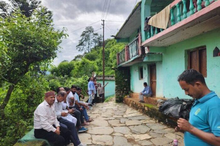  बीजेपी जिलाध्यक्ष रमेश मैखुरी मुख्यमंत्री के सलाहकार दलबीर दानू व सहकारी बैंक अध्यक्ष गजेन्द्र रावत सहित बीजेपी पदाधिकारियों ने की चमोली हादसों में मृतकों व पीड़ितों के परिजनों से मुलाकात