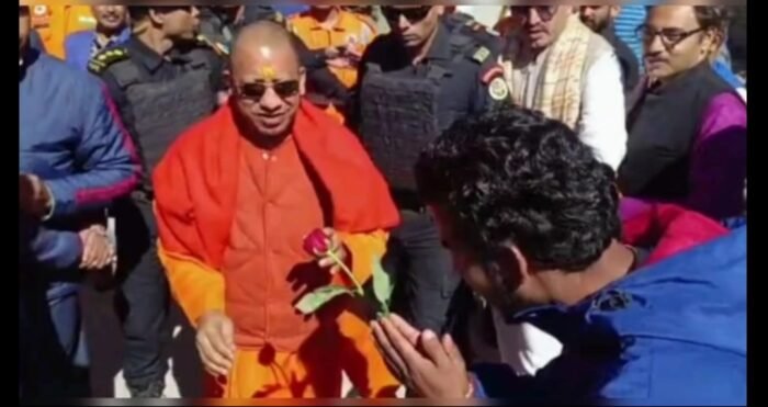  केदारनाथ पहुंच योगी आदित्यनाथ ने की भगवान केदारनाथ की पूजा अर्चना मंदिर समिति व केदारनाथ में भव्य स्वागत