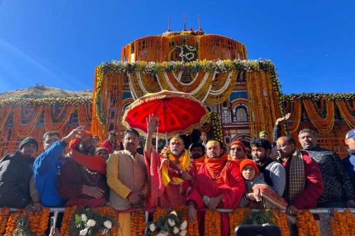  बदरीनाथ मंदिर के कपाट खुलने और बंद होने के मौके पर मौजूद रहे ज्योतिष पीठ के शंकराचार्य स्वामिश्रीः अविमुक्तेश्वरानंदः सरस्वती ‘१००८’ जी महाराज*