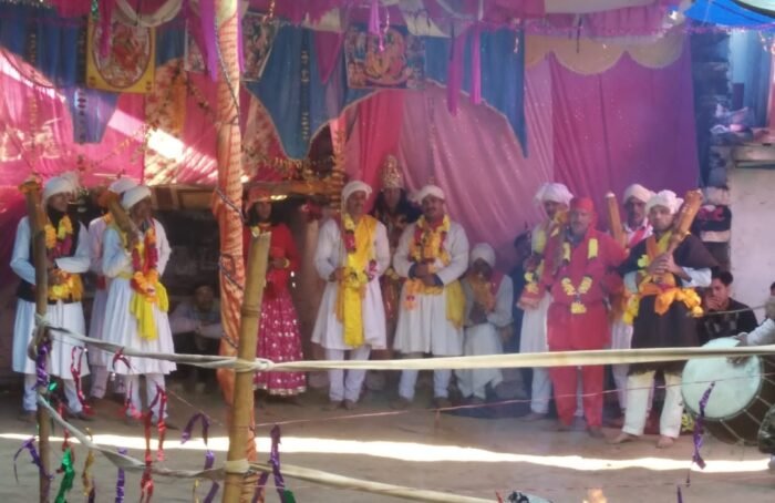  पिल्लू‌ गांव में पांडव नृत्य का आयोजन बड़ी संख्या में उमड़ रहे हैं लोग
