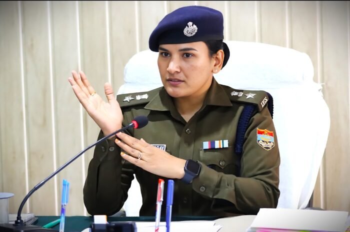  पुलिस अधीक्षक चमोली द्वारा ली गयी मासिक अपराध गोष्ठी व सैनिक सम्मेलन
