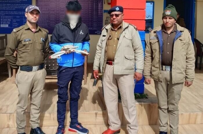  गोपेश्वर दुकानों मे हुयी चोरी की वारदात का पुलिस ने किया खुलासा 