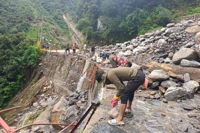  सोनप्रयाग गौरीकुंड मोटर मार्ग पैदल आवाजाही के लिये खोला गया , वाहनों की आवाजाही में अभी लग सकता है समय